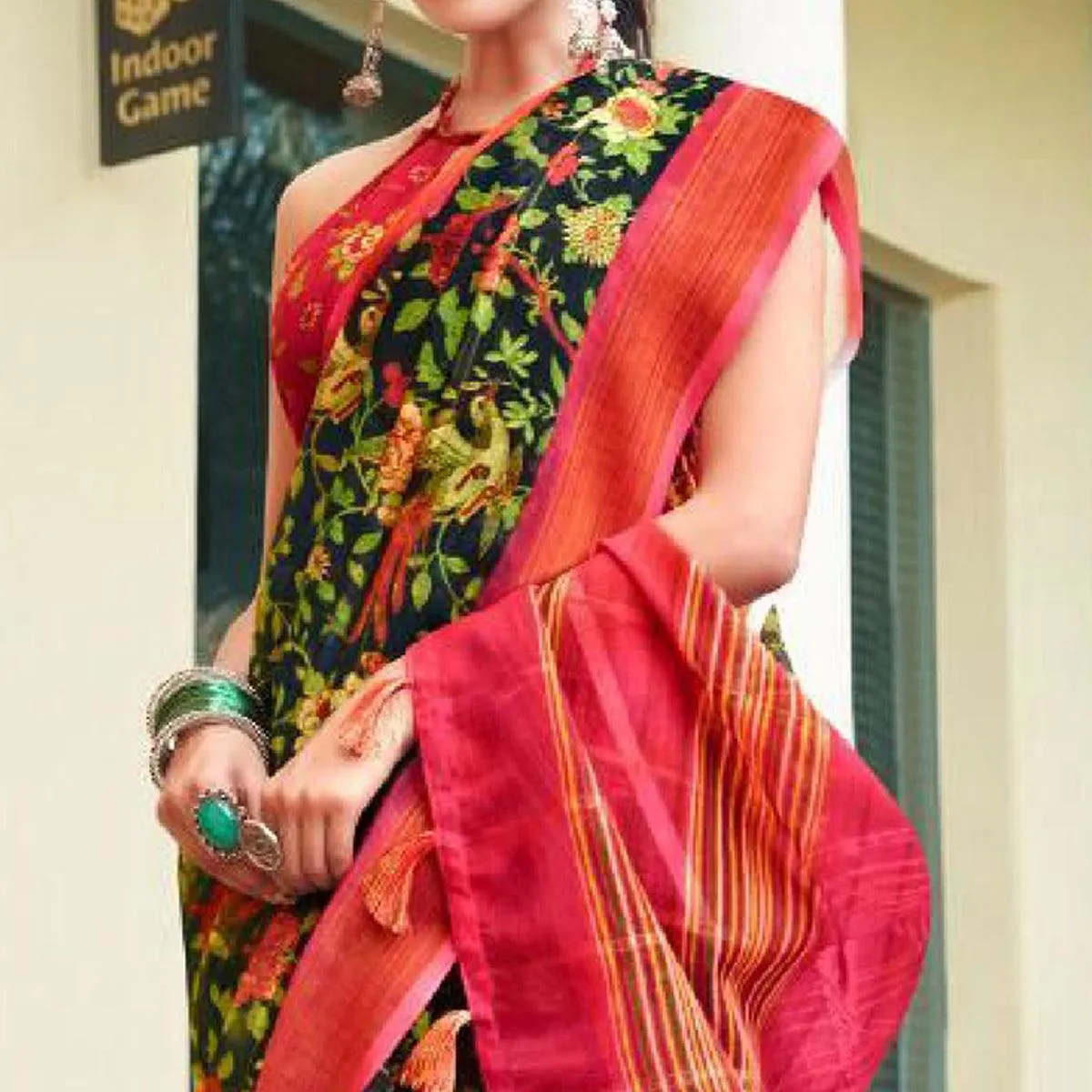 Black Casual Wear Floral Printed Pure Linen Saree
