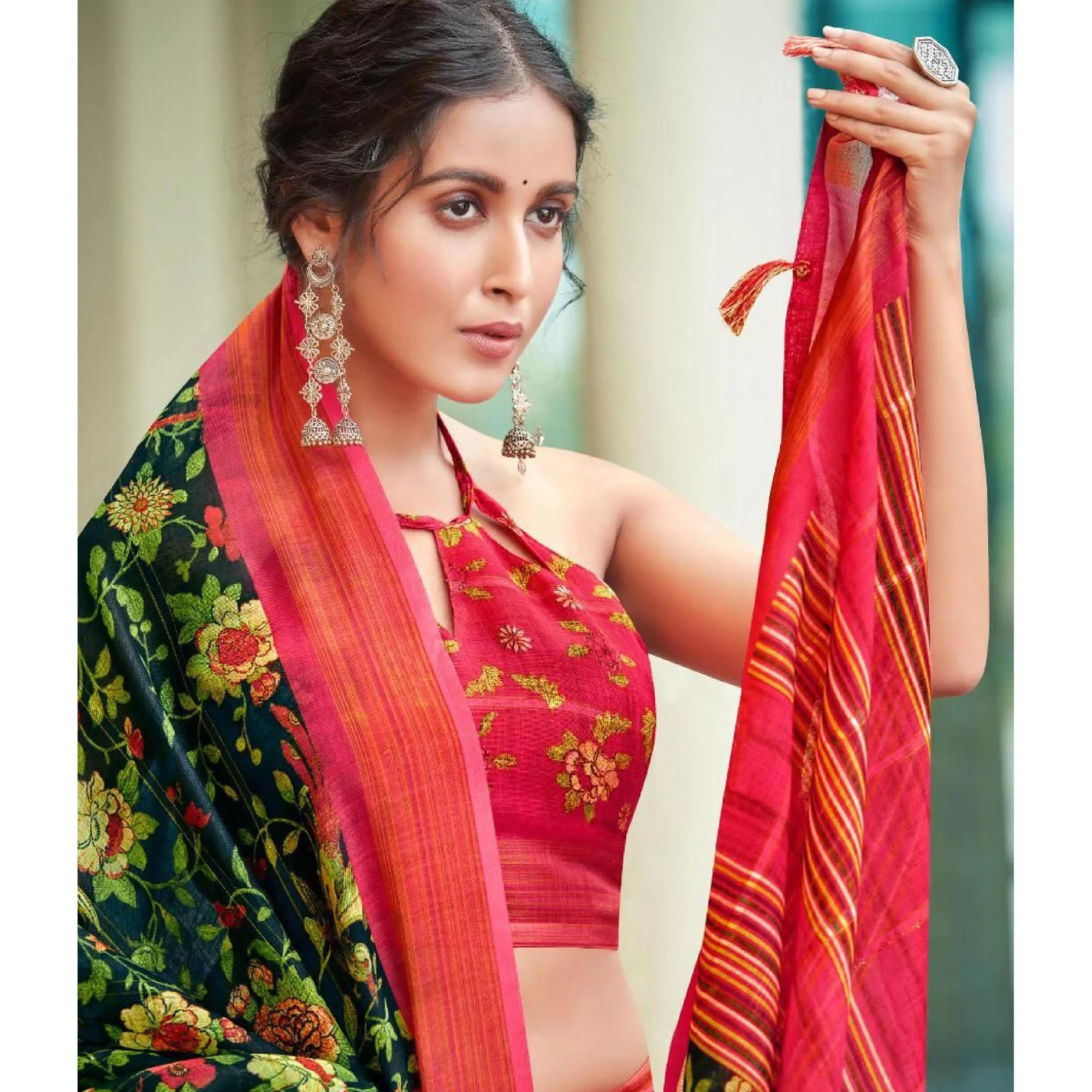 Black Casual Wear Floral Printed Pure Linen Saree