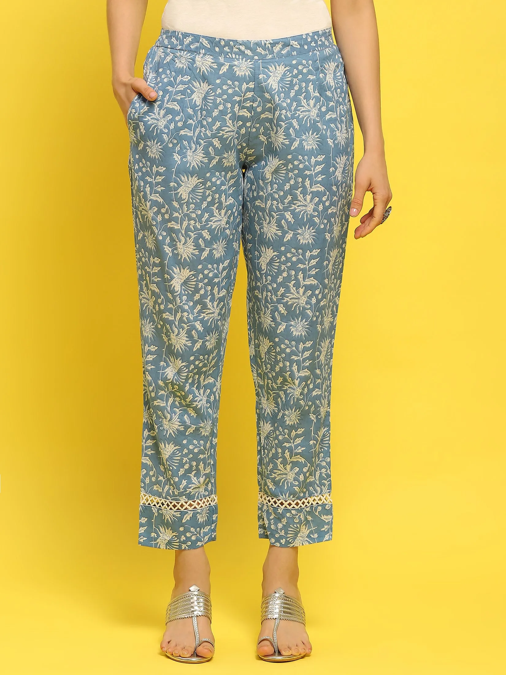 Women Cotton Blue Floral Print Kurta With Trouser